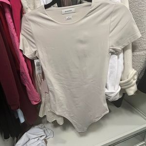 Aritzia contour short sleeve bodysuit